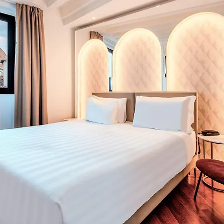 Hotel Laurus Al Duomo 4*