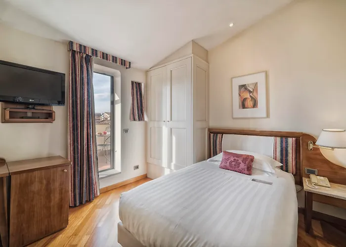 Hotel Laurus Al Duomo 4*