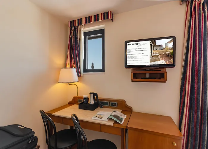 Hotel Laurus Al Duomo 4*